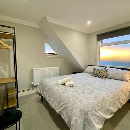 Stylish Two Bedroom Apartment Near Victoria Park Cardiff Dış mekan fotoğraf