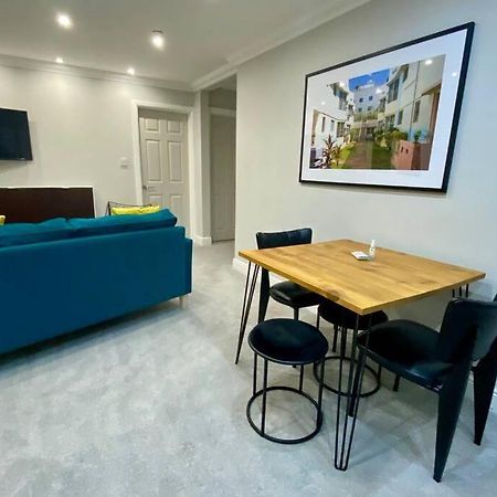 Stylish Two Bedroom Apartment Near Victoria Park Cardiff Dış mekan fotoğraf