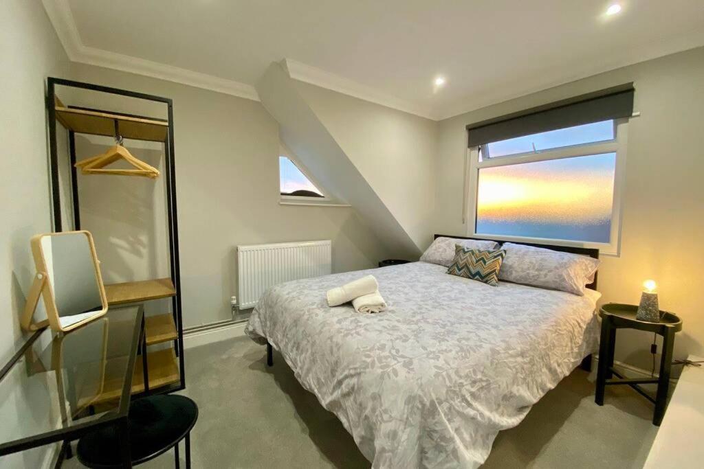 Stylish Two Bedroom Apartment Near Victoria Park Cardiff Dış mekan fotoğraf