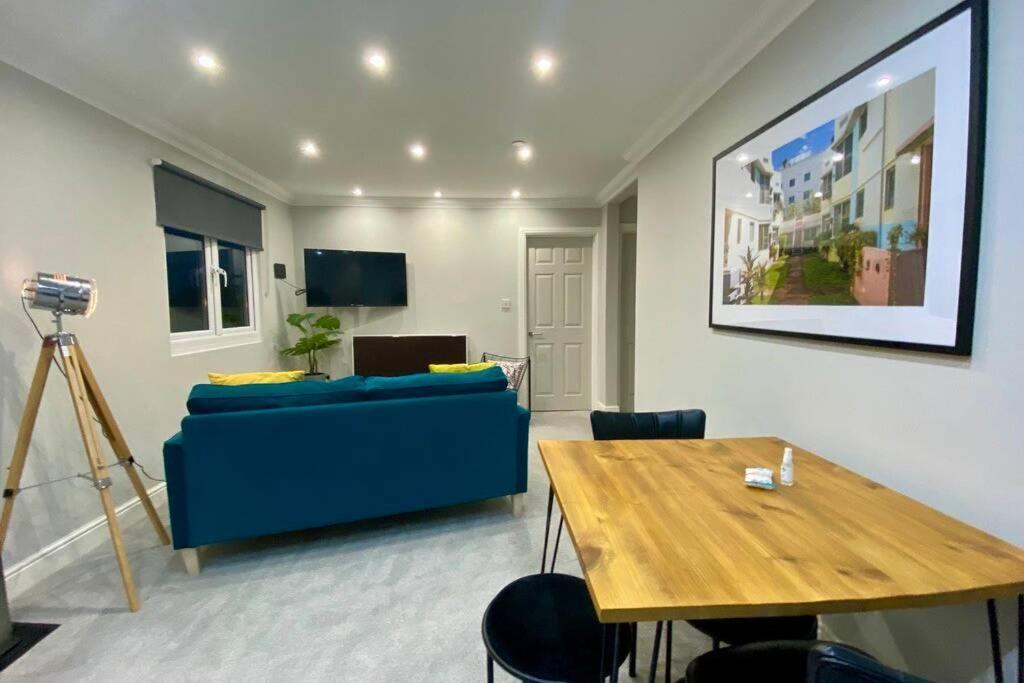 Stylish Two Bedroom Apartment Near Victoria Park Cardiff Dış mekan fotoğraf