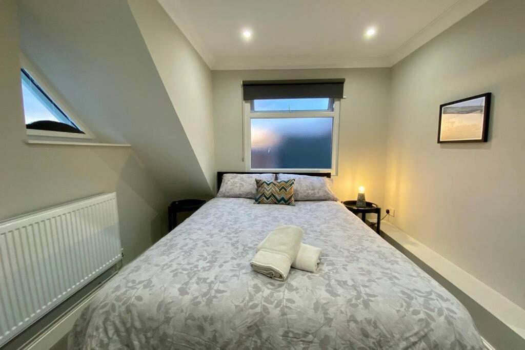 Stylish Two Bedroom Apartment Near Victoria Park Cardiff Dış mekan fotoğraf