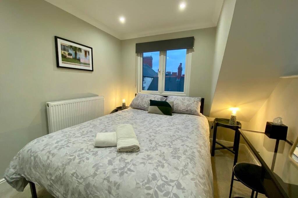 Stylish Two Bedroom Apartment Near Victoria Park Cardiff Dış mekan fotoğraf